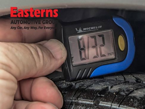 Used 2025 Toyota Prius Plug-In Hybrid image 22