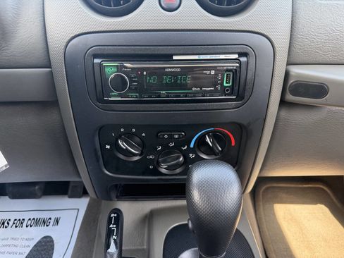 Used 2005 Jeep Liberty Sport image 30