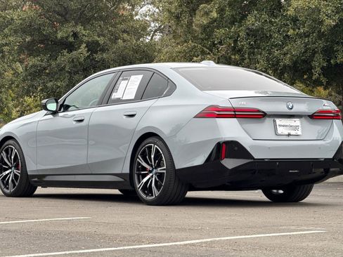 Used 2024 BMW i5 M60 w/ Premium Package image 7