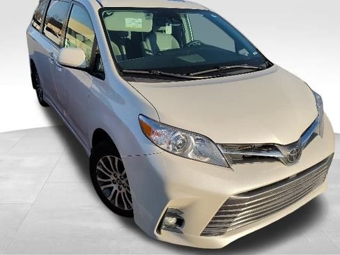 Used 2020 Toyota Sienna XLE Premium image 5