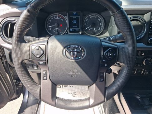 Used 2023 Toyota Tacoma TRD Off-Road w/ Technology Package AWD/4WD image 12