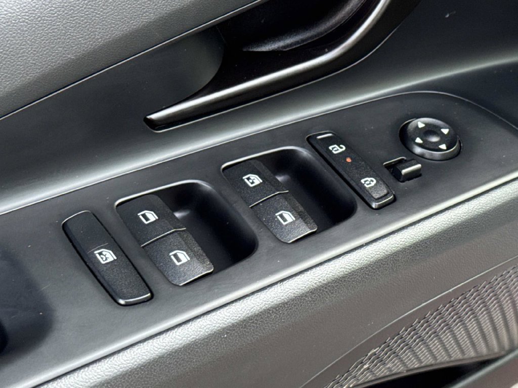 Used 2025 Hyundai Elantra N FWD image 18
