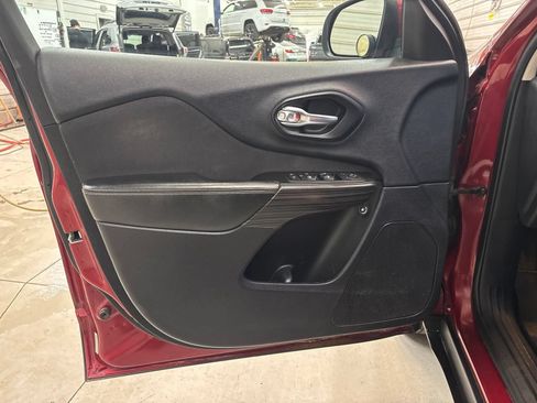 Used 2015 Jeep Cherokee Latitude AWD/4WD image 9
