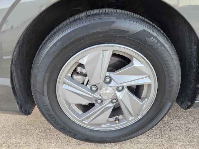 Used 2026 Hyundai Elantra SE FWD image 9