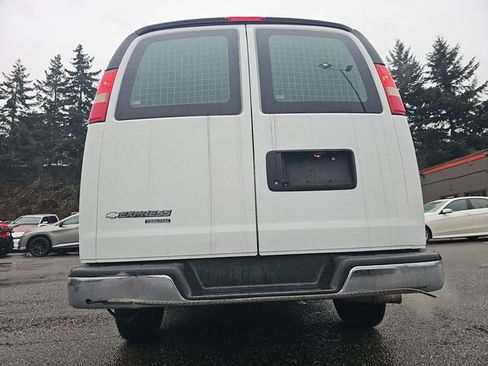Used 2014 Chevrolet Express 2500 RWD image 21