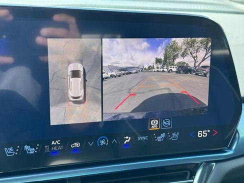 New 2026 Chevrolet Equinox EV LT w/ Convenience Package II FWD image 16