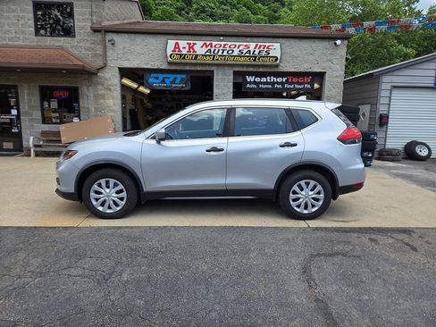 Used 2017 Nissan Rogue S AWD/4WD image 4