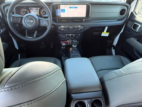 New 2026 Jeep Gladiator Mojave image 15