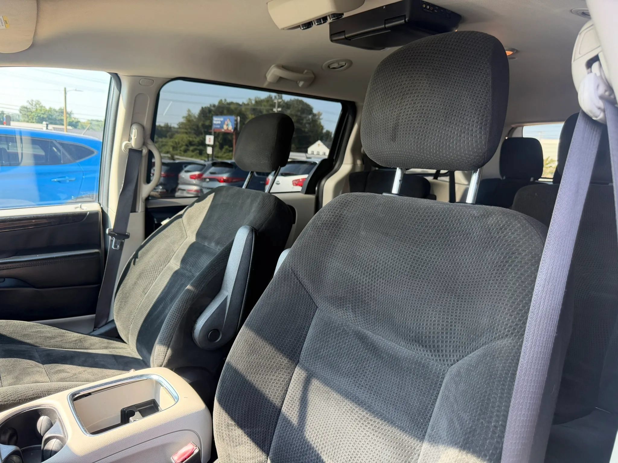 Used 2016 Dodge Grand Caravan SXT FWD image 17