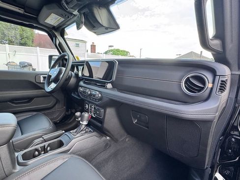 New 2026 Jeep Wrangler Unlimited Sahara AWD/4WD image 17