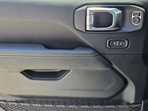 New 2025 Jeep Gladiator Sport image 24