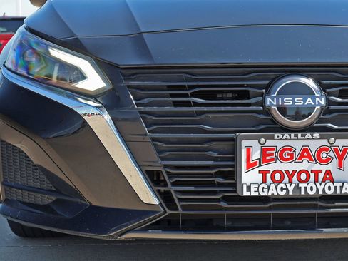 Used 2023 Nissan Altima 2.5 SV FWD image 9