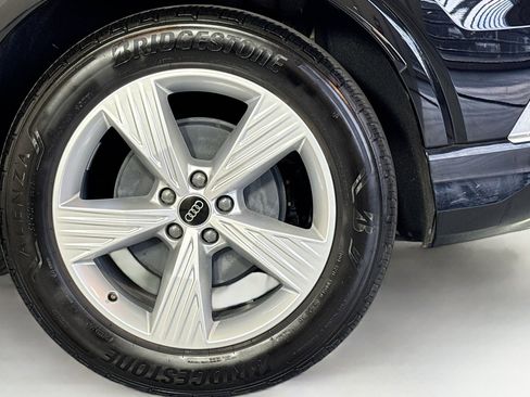 Used 2024 Audi Q4 e-tron Premium w/ Convenience Package image 29