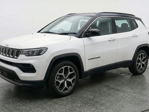 Used 2025 Jeep Compass Limited AWD/4WD image 3