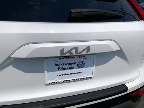 Used 2023 Kia Niro FWD image 18