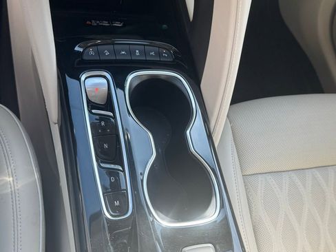 Used 2022 Buick Envision Avenir w/ Technology Package II image 27