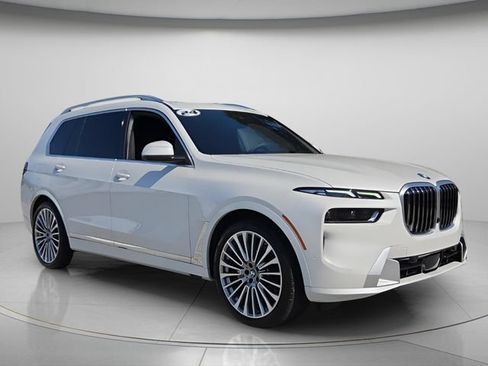 Used 2024 BMW X7 xDrive40i AWD/4WD image 9