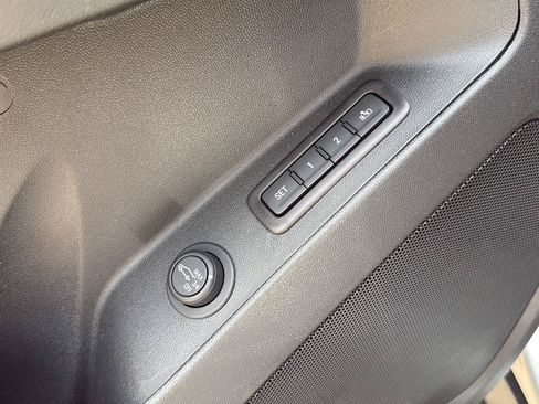 Used 2021 Chevrolet Equinox Premier FWD image 12