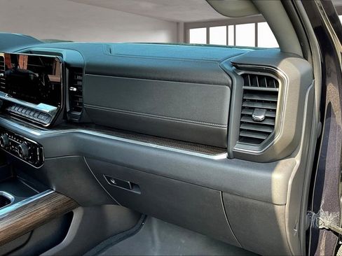 Used 2022 Chevrolet Silverado 1500 RST image 25