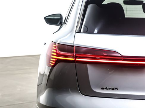 Used 2022 Audi e-tron Premium w/ Convenience Plus Package image 16