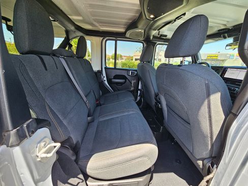 Used 2024 Jeep Wrangler Unlimited AWD/4WD image 27