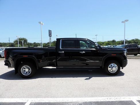 Certified 2026 GMC Sierra 3500 Denali Ultimate AWD/4WD image 4