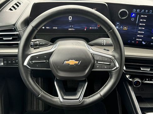 Used 2025 Chevrolet Traverse LT AWD/4WD image 14