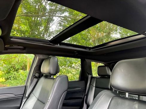 Used 2020 Jeep Grand Cherokee Limited w/ Luxury Group II image 44