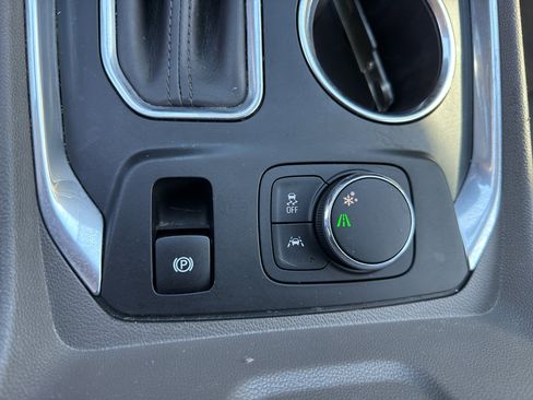 Used 2020 Chevrolet Traverse LT w/ LT Premium Package image 15