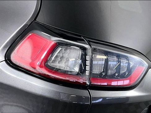 Used 2019 Jeep Cherokee Limited image 22