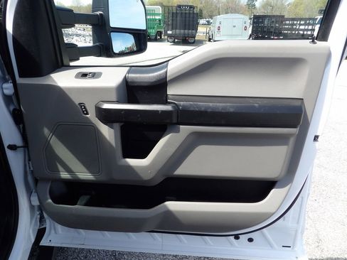 Used 2021 Ford F550 image 38