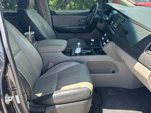 Used 2020 Kia Sedona EX FWD image 7