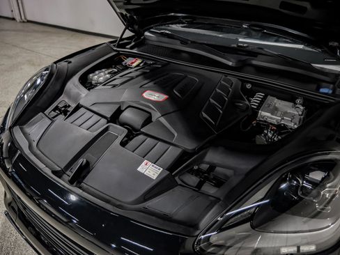 Used 2021 Porsche Cayenne GTS w/ Premium Package AWD/4WD image 62