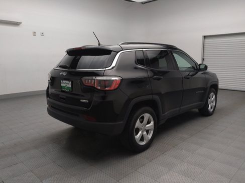 Used 2018 Jeep Compass Latitude w/ Popular Equipment Group AWD/4WD image 9