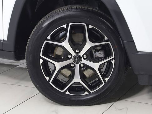 Used 2025 Jeep Compass Limited image 13