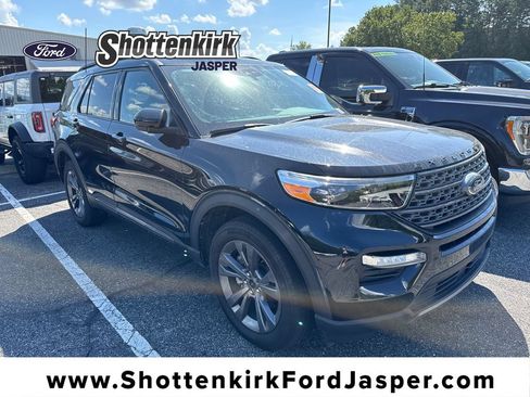 Used 2024 Ford Explorer XLT w/ Equipment Group 202A AWD/4WD image 1