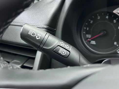 Used 2023 GMC Terrain SLT image 44