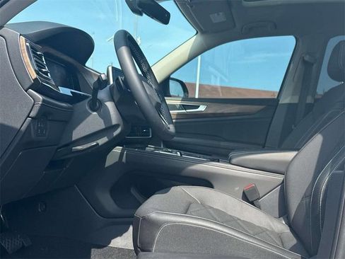 New 2025 Volkswagen Atlas SE FWD image 8