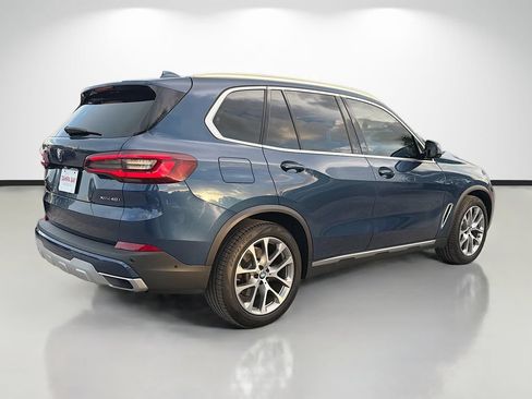 Used 2022 BMW X5 xDrive40i w/ Premium Package AWD/4WD image 3