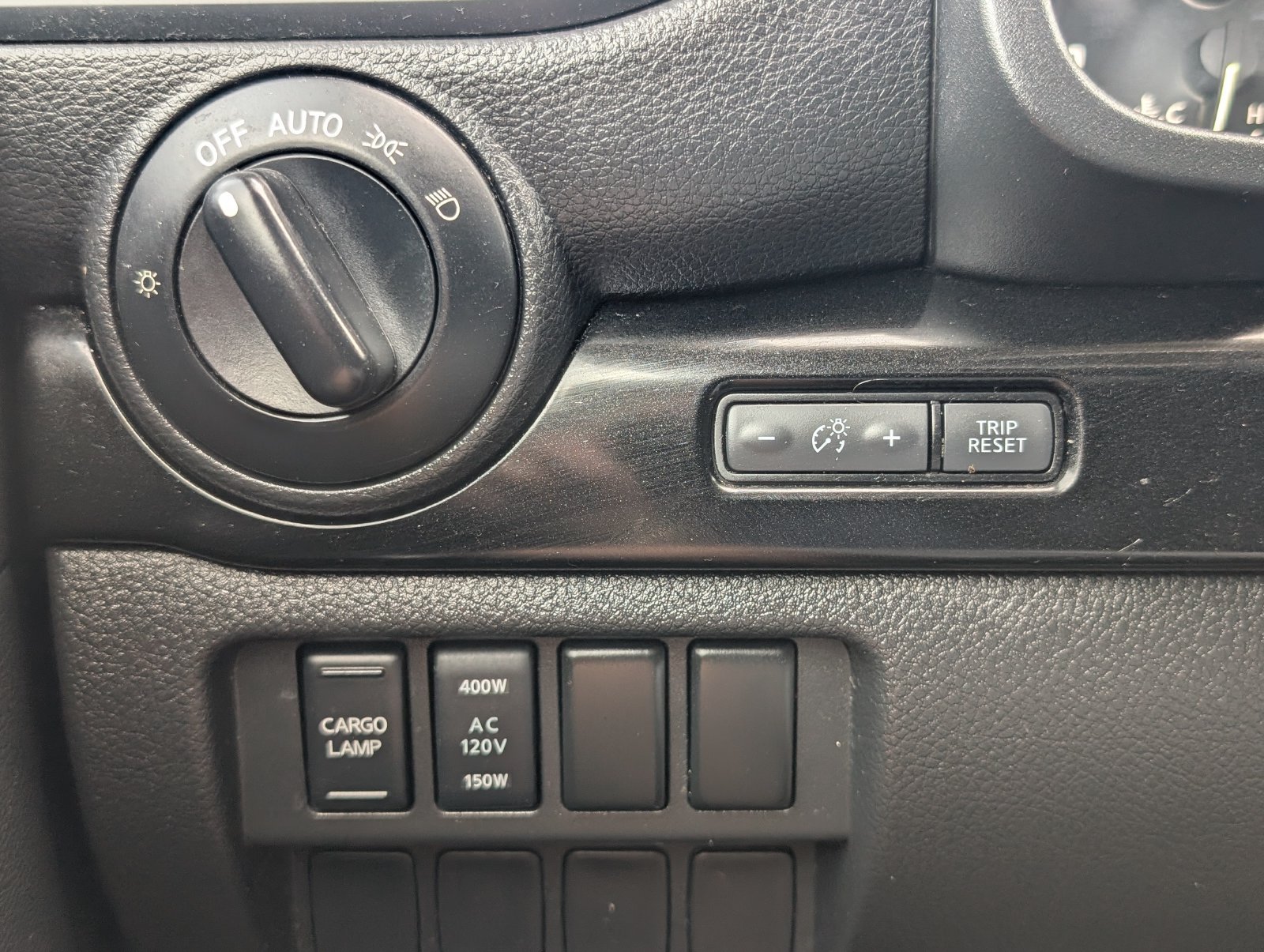 Used 2024 Nissan Titan SV w/ SV Convenience Package RWD image 17