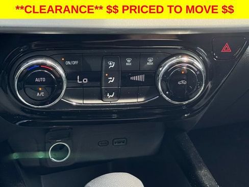 Used 2025 Chevrolet Trax LT FWD image 22