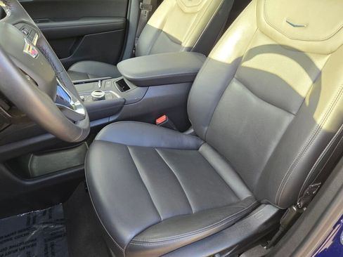 Used 2025 Cadillac XT6 Premium Luxury image 24