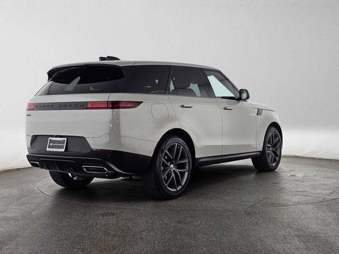 Used 2024 Land Rover Range Rover Sport SE AWD/4WD image 5