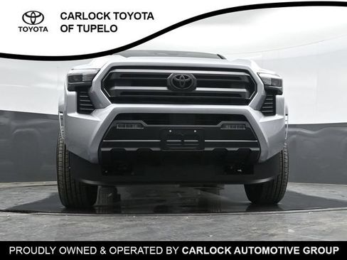 Used 2025 Toyota Tacoma SR5 AWD/4WD image 40
