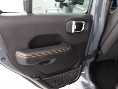 Used 2025 Jeep Wrangler Unlimited Sahara AWD/4WD image 25