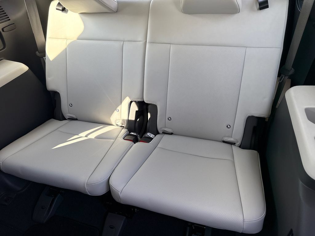 Used 2026 Hyundai Santa Fe SEL FWD image 16