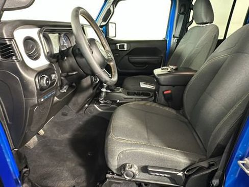 Used 2024 Jeep Wrangler Unlimited w/ Convenience Group AWD/4WD image 10