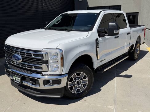 Used 2025 Ford F350 XLT w/ FX4 Off-Road Package AWD/4WD image 2