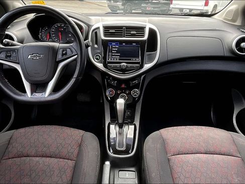 Used 2018 Chevrolet Sonic LT w/ Convenience Package FWD image 5