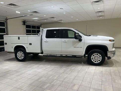 Certified 2025 Chevrolet Silverado 3500 LT w/ Safety Package image 6